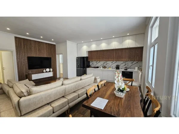 Tirane, shes Vile 2+1 Kati 1, 81 m² 250.000 € (kodra e priftit)