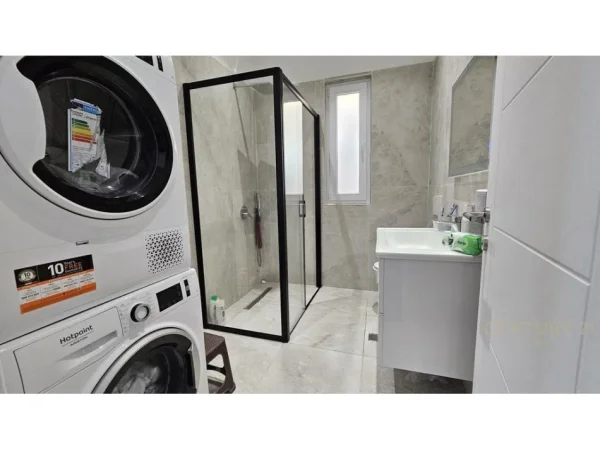 Tirane, shes Vile 2+1 Kati 1, 81 m² 250.000 € (kodra e priftit)