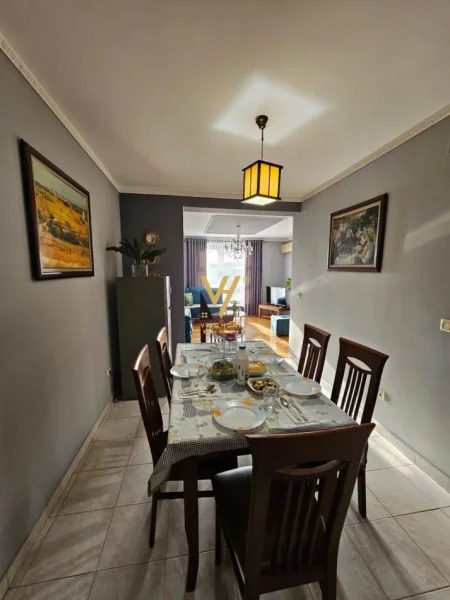 Tirane, shitet apartament 2+1+Ballkon Kati 5, 92 m² 176.000 € (RRUGA E DIBRES)