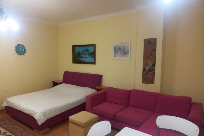 Pogradec, jap me qera garsonier 1+1 Kati 35 € nata(Shetitore)