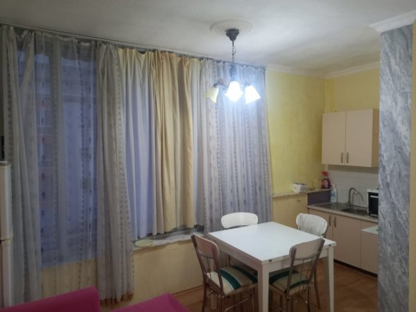 Pogradec, jap me qera garsonier 1+1 Kati 35 € nata(Shetitore)