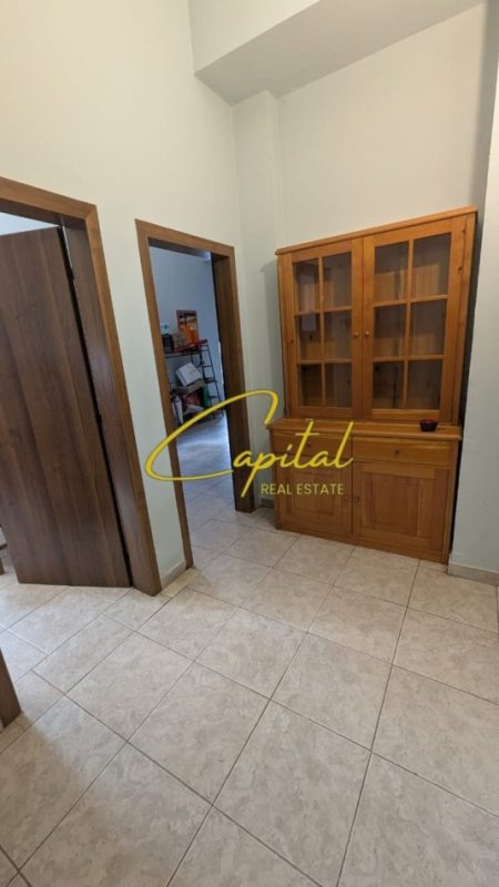 Tirane, jepet me qera apartament 1+1 Kati 2, 65 m² 450 € (ISH BLLOKU)