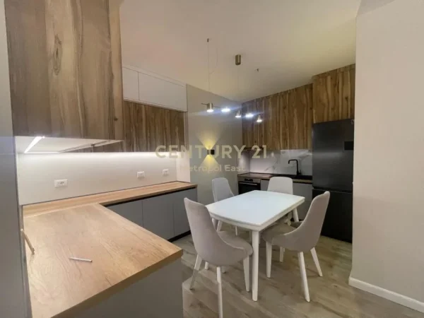 Tirane, shes apartament 2+1 Kati 9, 112 m² (UNIVERSITETIT MESDHETAR)