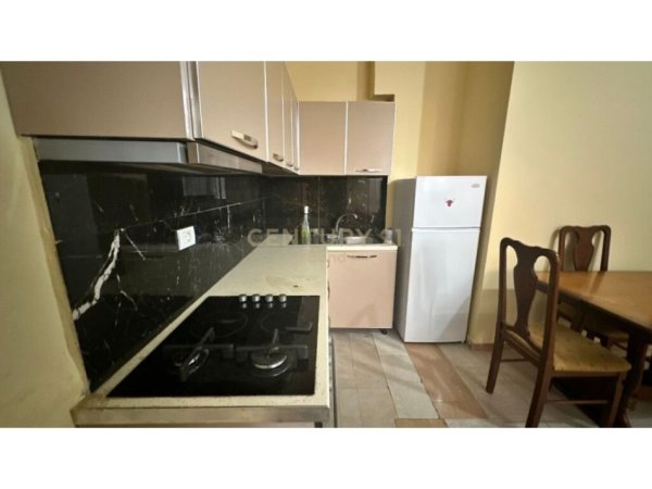 Tirane, jepet me qera apartament 2+1 Kati 1, 50 m² 450 € (Xhamia e Tabakeve)