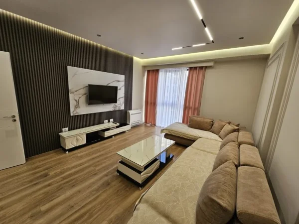 Tirane, jepet me qera apartament 1+1 , 70 m² 500 € 