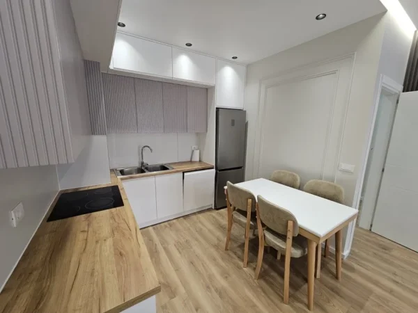 Tirane, jepet me qera apartament 1+1 , 70 m² 500 € 