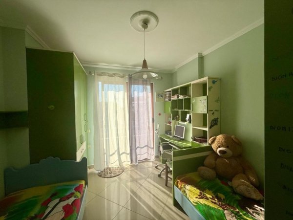 Tirane, jepet me qera apartament 2+1+Aneks+Ballkon Kati 8, 120 m² 600 € (Rruga Aleksander i Madh)