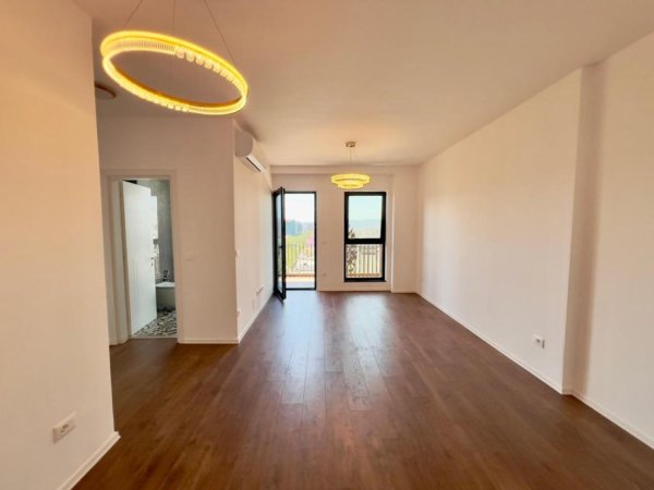 Tirane, jepet me qera apartament 1+1 Kati 6, 80 m² 65 € (garden bulding)