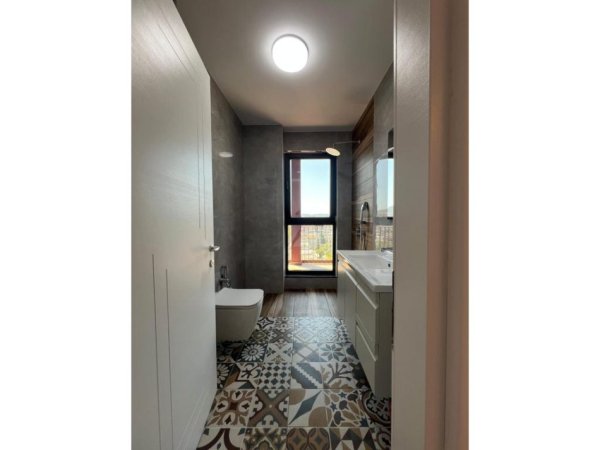 Tirane, jepet me qera apartament 1+1 Kati 6, 80 m² 65 € (garden bulding)