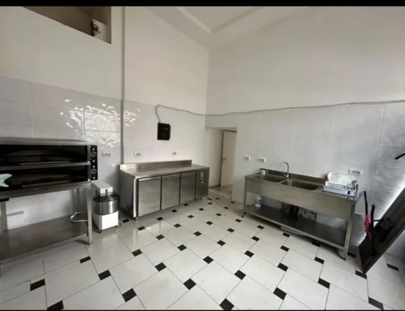 Tirane, shitet ambjent biznesi Kati 0, 131 m² 330.000 € (Rruga Mine Peza)