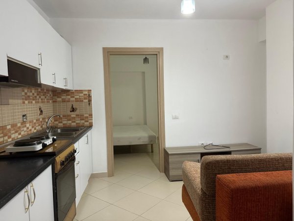 Tirane, jepet me qera garsonier 1+1+Ballkon Kati 0, 40 m² 300 € (&quot;Liqeni i Thate&quot;)