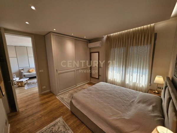 Tirane, jepet me qera apartament 2+1+Aneks+Ballkon Kati 4, 110 m² 1.400 € 