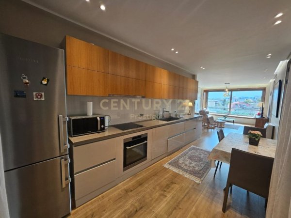 Tirane, jepet me qera apartament 2+1+Aneks+Ballkon Kati 4, 110 m² 1.400 € 