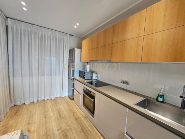 Tirane, jepet me qera apartament 2+1+Aneks+Ballkon Kati 4, 110 m² 1.400 € 