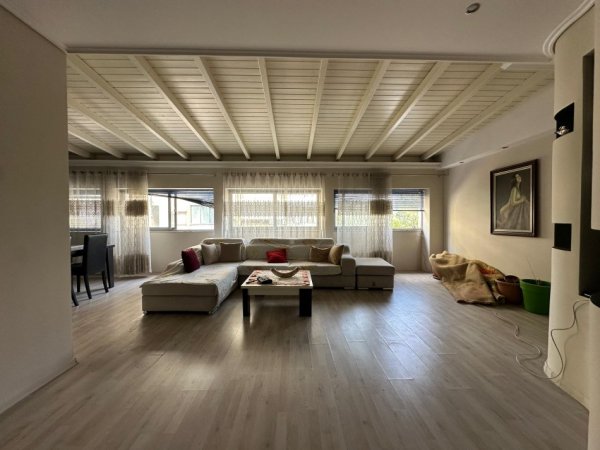 Tirane, shitet apartament Kati 2, 165 m² 250.000 € (Pallati me shigjeta)