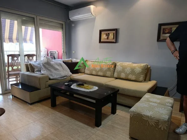 Tirane, shitet apartament 2+1+Ballkon Kati 4, 86 m² 158 000 Euor(Ish Fusha Aviacionit)