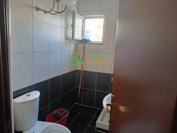 Tirane, shitet apartament 2+1+Ballkon Kati 4, 86 m² 158 000 Euor(Ish Fusha Aviacionit)