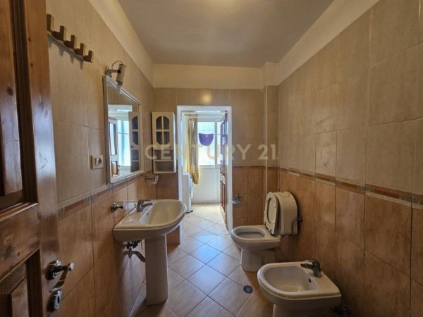 Tirane, shitet apartament 2+1 Kati 2, 68 m² 130.000 € 