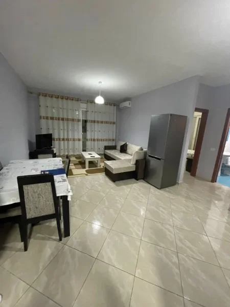 Tirane, jepet me qera apartament 2+1+Ballkon Kati 2, 90 m² 550 € (hamdi sina)