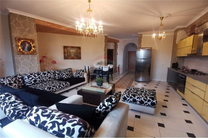Tirane, jepet me qera apartament 1+1+Ballkon Kati 5, 65 m² 450 € (Kopshti Botanik)