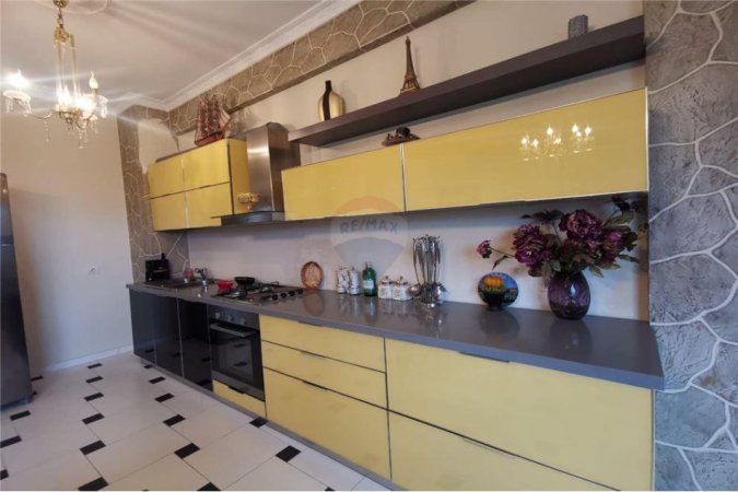 Tirane, jepet me qera apartament 1+1+Ballkon Kati 5, 65 m² 450 € (Kopshti Botanik)