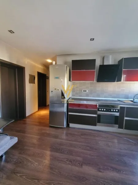 Tirane, jepet me qera apartament 2+1+Ballkon Kati 4, 80 m² 650 € (RRUGA HOXHA TAHSIM)