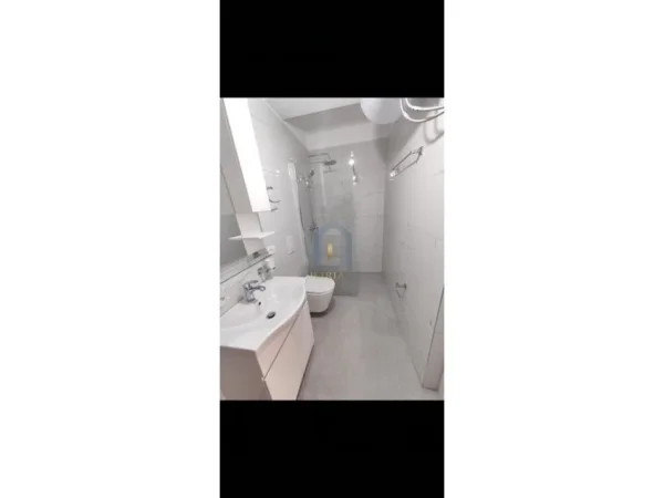 Tirane, shes apartament 1+1+Ballkon Kati 4, 83.000 € 