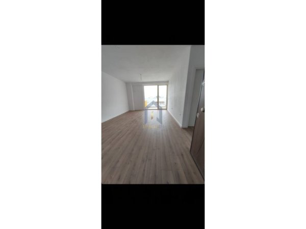 Tirane, shes apartament 1+1+Ballkon Kati 4, 83.000 € 