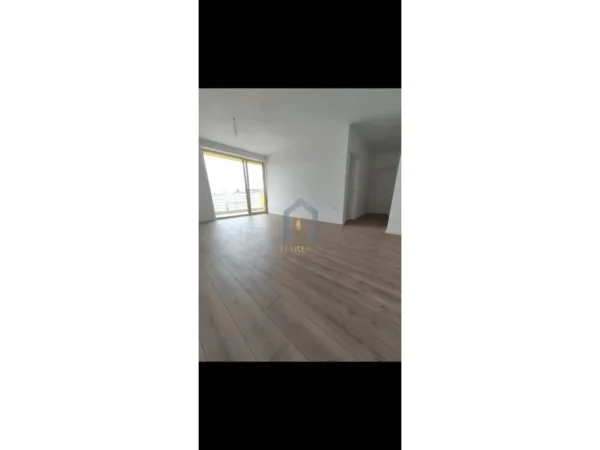 Tirane, shes apartament 1+1+Ballkon Kati 4, 83.000 € 