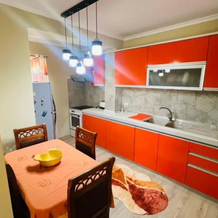 Tirane, jepet me qera apartament 2+1 Kati 4, 70 m² 600 € 