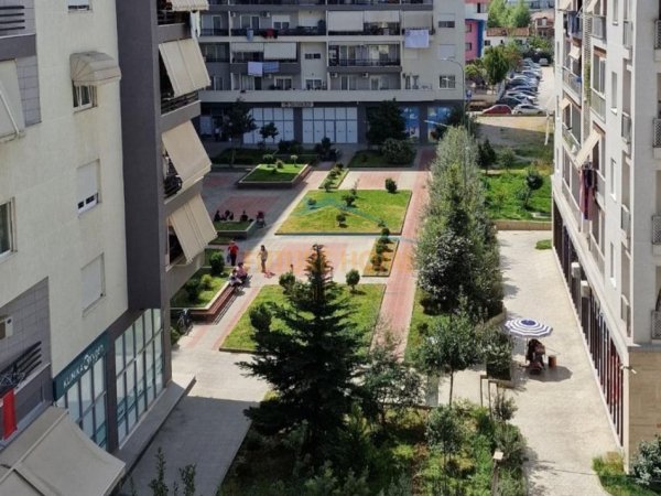 Tirane, jepet me qera ambjent biznesi Kati 0, 110 m² 1.600 € (Komuna e Parisit)