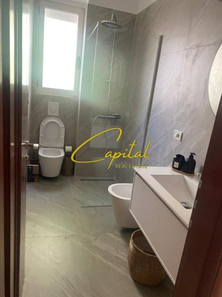 Tirane, jepet me qera apartament 1+1 Kati 2, 70 m² 500 € (KOMUNA E PARISIT)