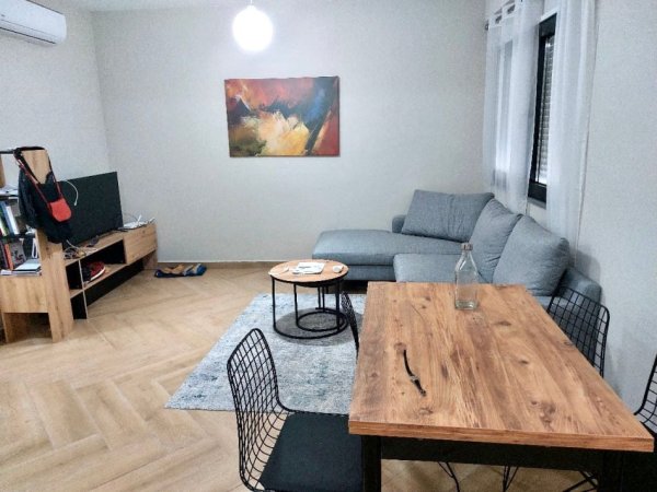 Tirane, jepet me qera : 1+1+ 2 Ballkone || Pllt.2025 -📍Prane Shkolles se Baletit - 600€- S. 75m² - Kt.5
