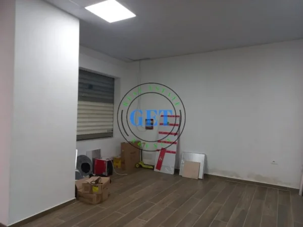 Durres, jepet me qera ambjent biznesi Kati 0, 67 m² 450 € 