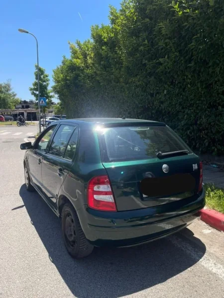 Tirane, shitet makine Skoda Fabia , jeshile manuale Kondicioner 270.000 km 2.500 €