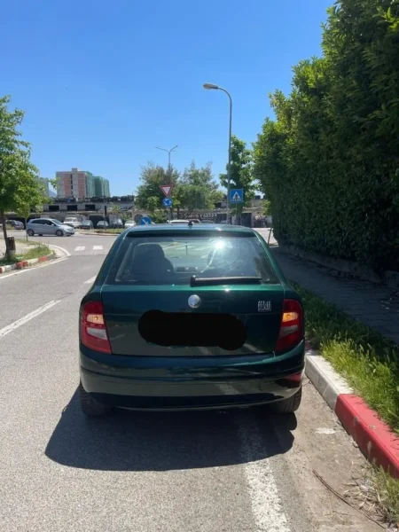 Tirane, shitet makine Skoda Fabia , jeshile manuale Kondicioner 270.000 km 2.500 €