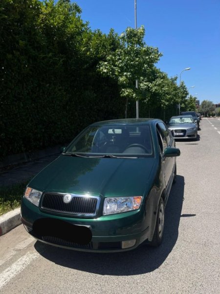 Tirane, shitet makine Skoda Fabia , jeshile manuale Kondicioner 270.000 km 2.500 €