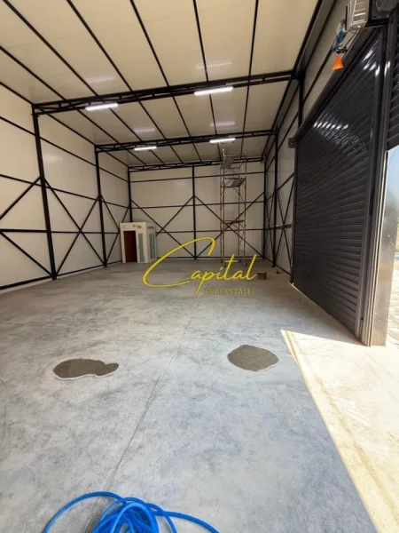 Tirane, jepet me qera magazine Kati 0, 160 m² 1.000 € (QTU)