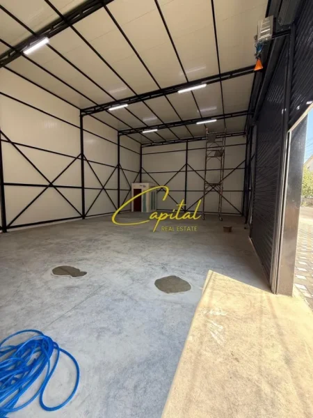 Tirane, jepet me qera magazine Kati 0, 160 m² 1.000 € (QTU)