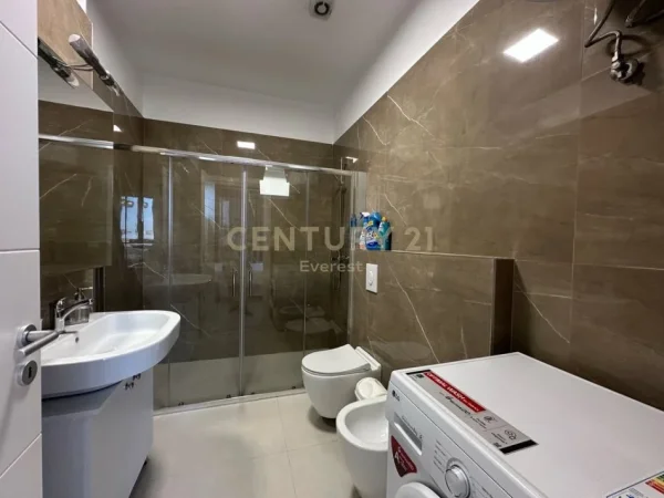 Tirane, jepet me qera apartament 2+1+Ballkon Kati 4, 112 m² 1.400 € (Park Gate)