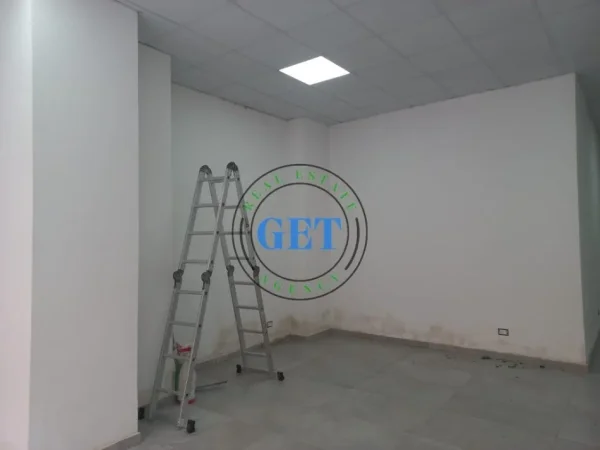Durres, jepet me qera ambjent biznesi Kati 0, 90 m² 600 € 
