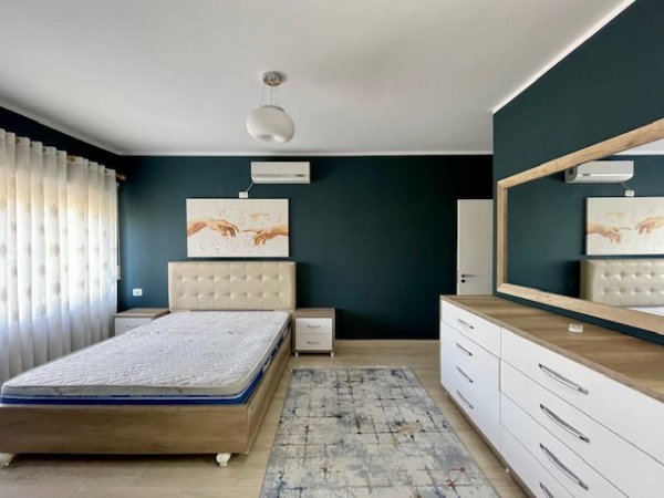 Tirane, jepet me qera apartament duplex 2+1+Ballkon Kati 1, 130 m² 600 € (Rezidenca Kodra e Diellit)