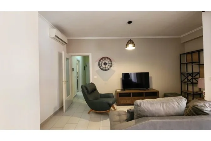 Tirane, jepet me qera apartament 2+1 , 110 m² 800 € (kompleksi Delijorgj)
