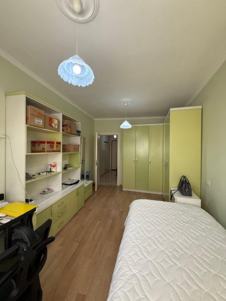 Japim me qira Apartament 2+1 plus postparkim, tek Tregu i Ri Elektrik ne Ali Dem.