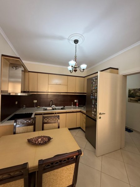 Japim me qira Apartament 2+1 plus postparkim, tek Tregu i Ri Elektrik ne Ali Dem.