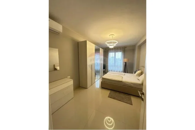 Tirane, jepet me qera apartament 1+1 , 110 m² 800 € (Tregu Cam)
