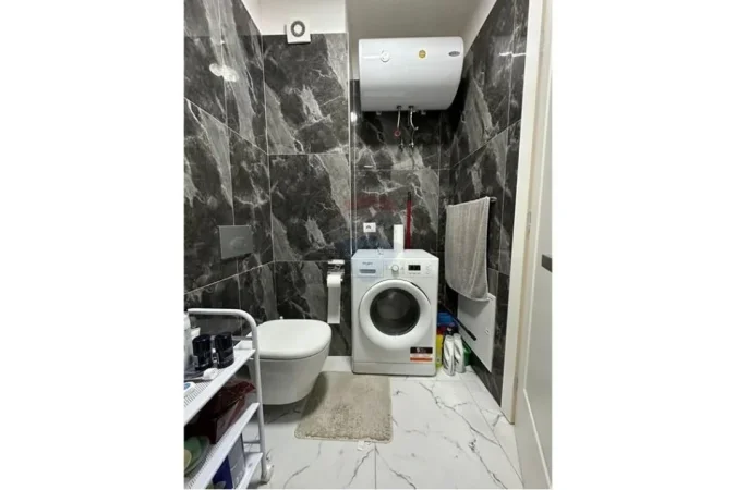 Tirane, jepet me qera apartament 1+1 , 110 m² 800 € (Tregu Cam)