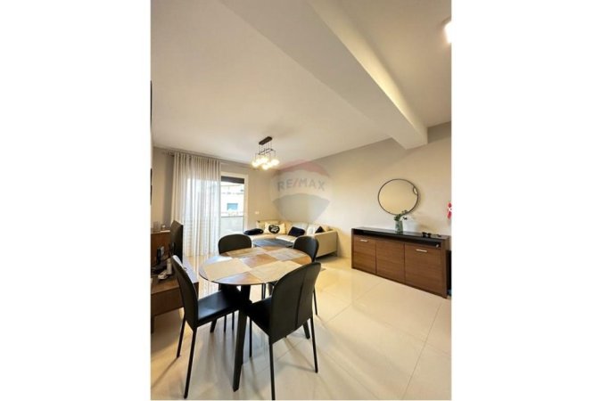 Tirane, jepet me qera apartament 1+1 , 110 m² 800 € (Tregu Cam)