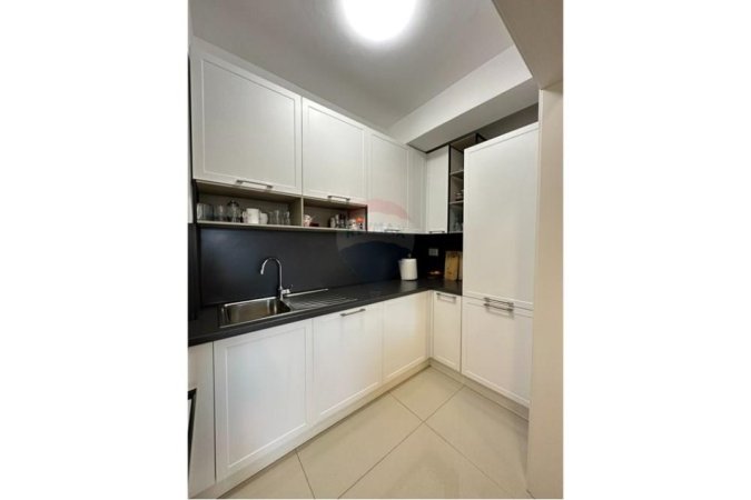 Tirane, jepet me qera apartament 1+1 , 110 m² 800 € (Tregu Cam)