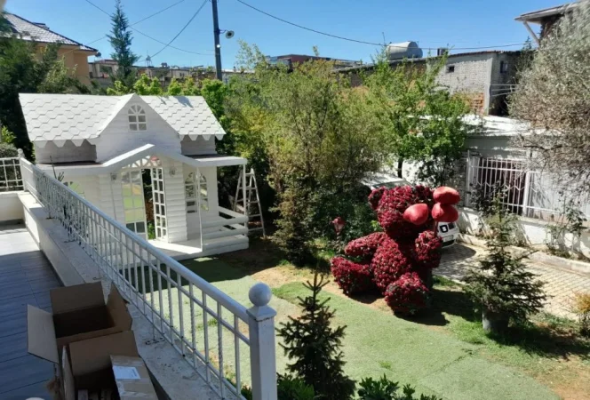 Tirane, jepet me qera Vile 3 Katshe Kati 0, 450 m² 1.500 € (Prane Shkolles s e Bashkuar)